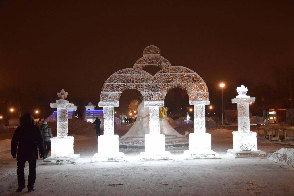 Новогоднюю елку у ТКЦ «Братск-АРТ» демонтируют на следующей неделе